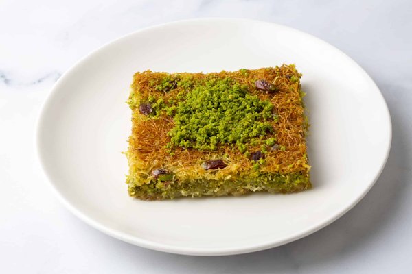 How to Prepare a Classic Spanish Gazpacho with Authentic Andalusian Techniques?